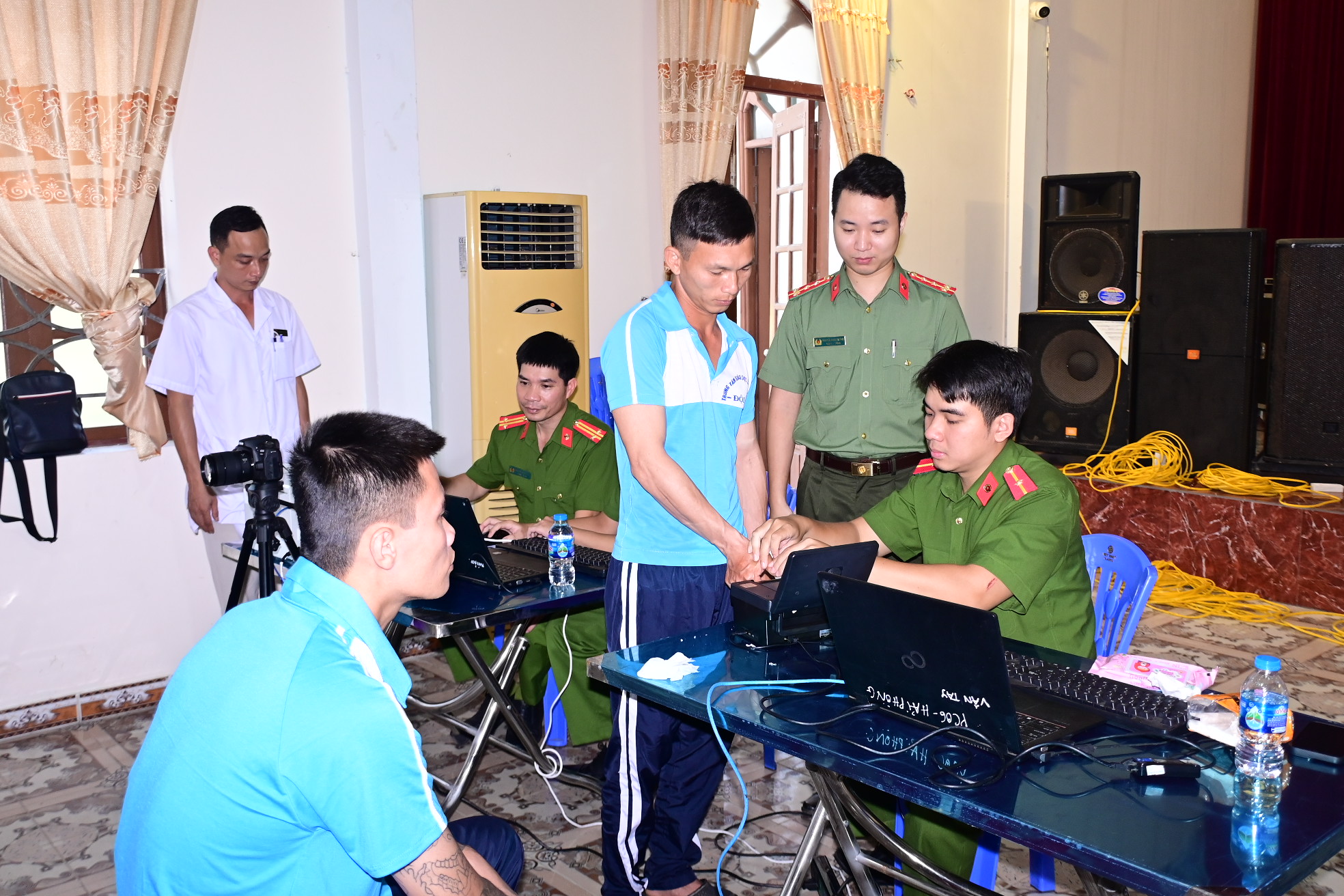 Cấp căn cước lưu động cho gần 250 cán bộ nhân viên và học viên tại Cơ sở cai nghiện ma túy Gia Minh